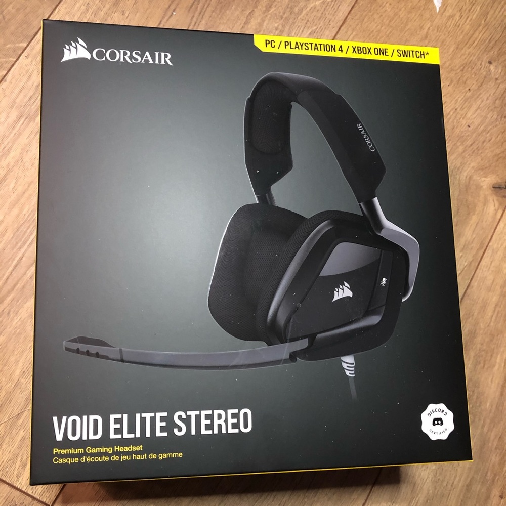 NIB Black Void Elite Stereo CORSAIR Headphones W mic gaming headset